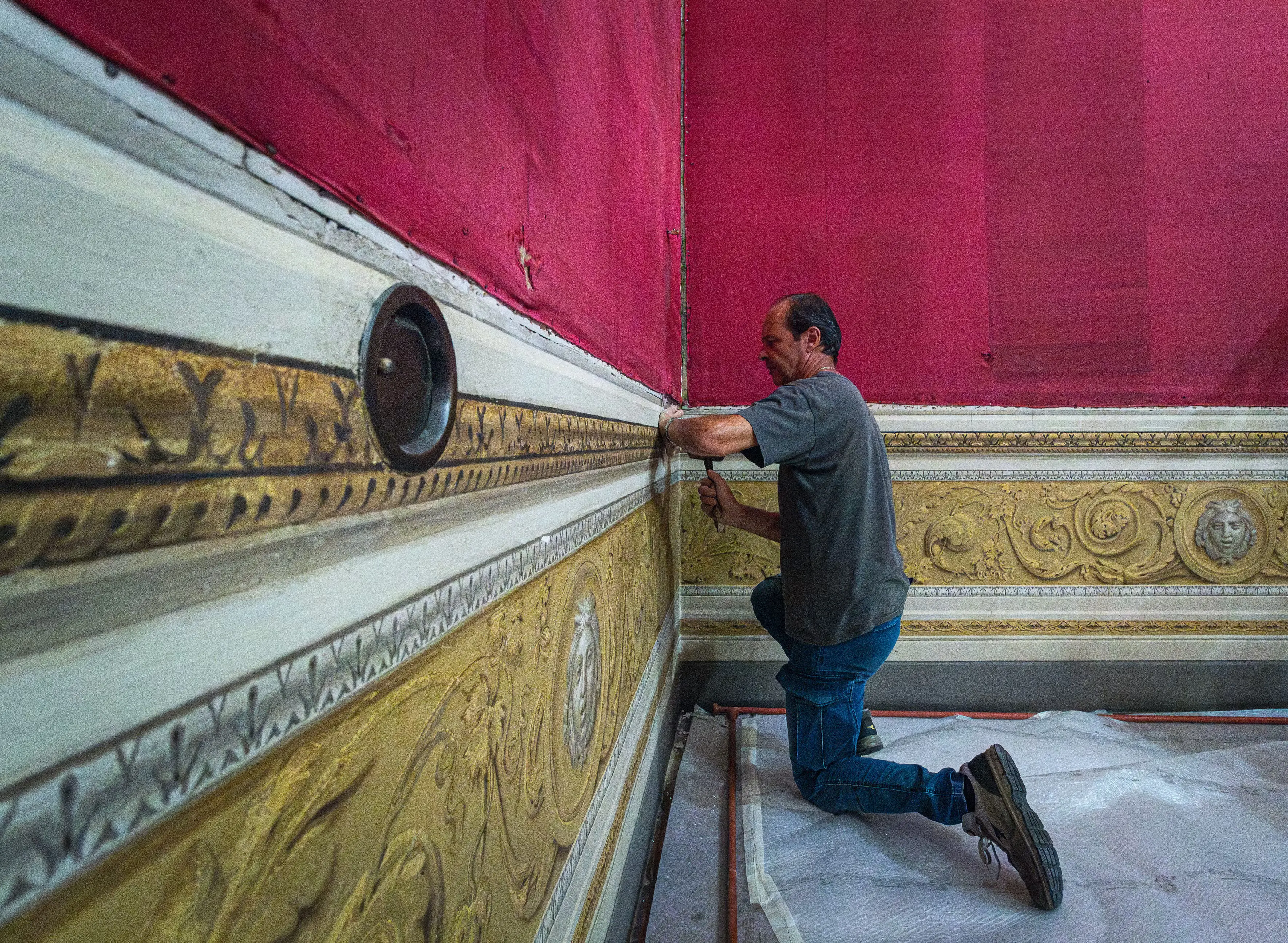 Modern renovation work at the Uffizi Gallery in the 1990s
